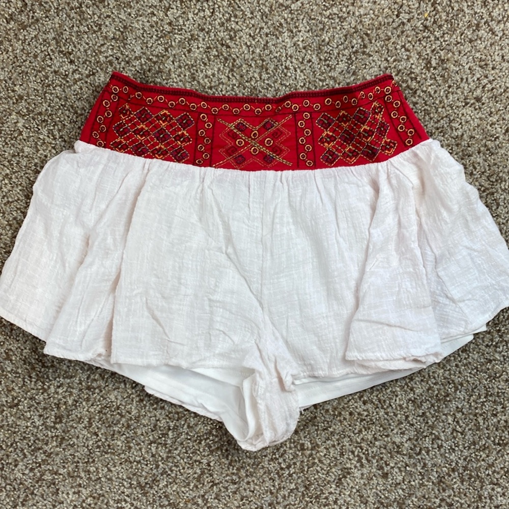 L'atiste Boho Red and White Shorts Size Large